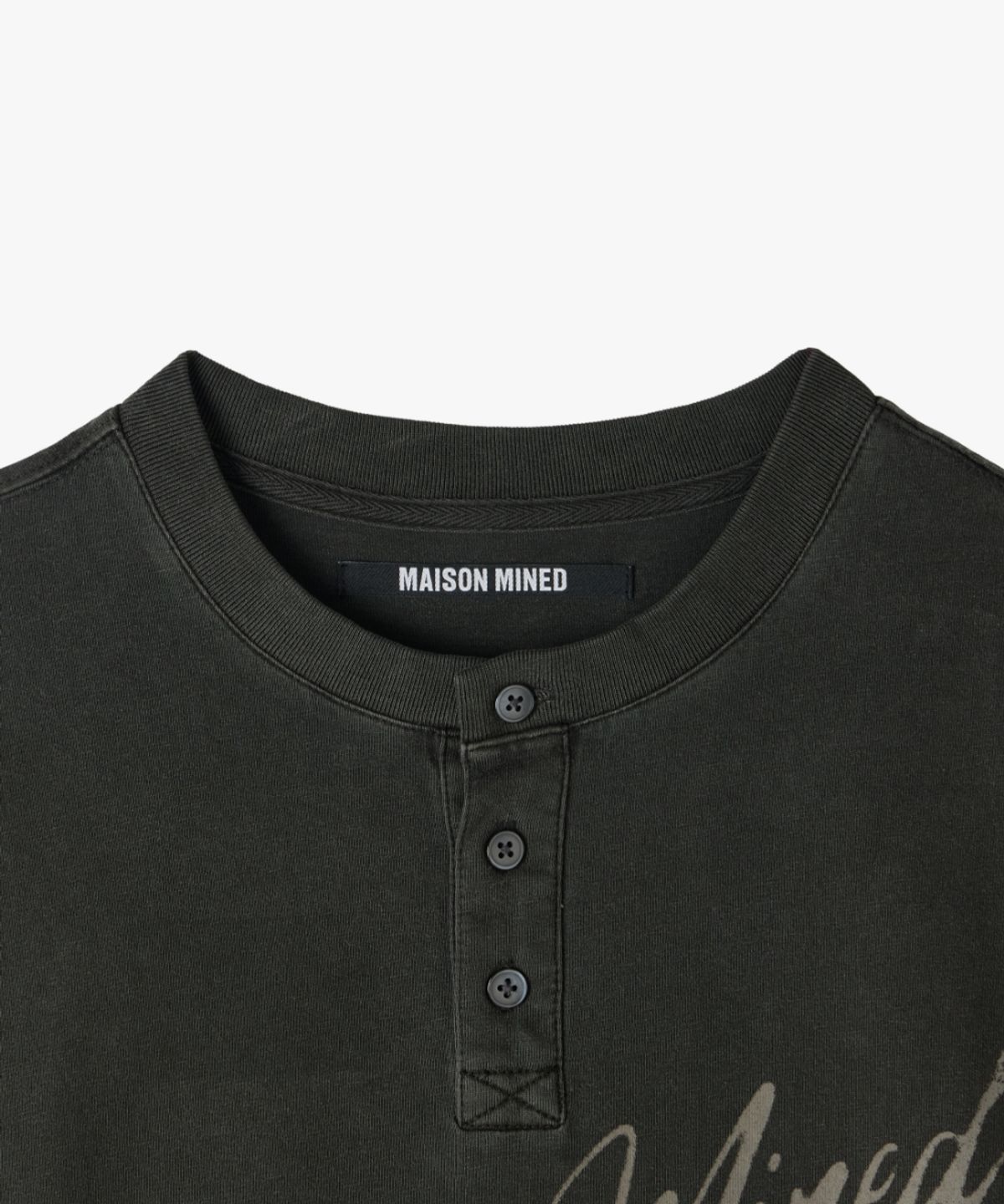 메종미네드(MAISON MINED) SCRIPT TYPE HENLEY NECK LONG SLEEVE BLACK