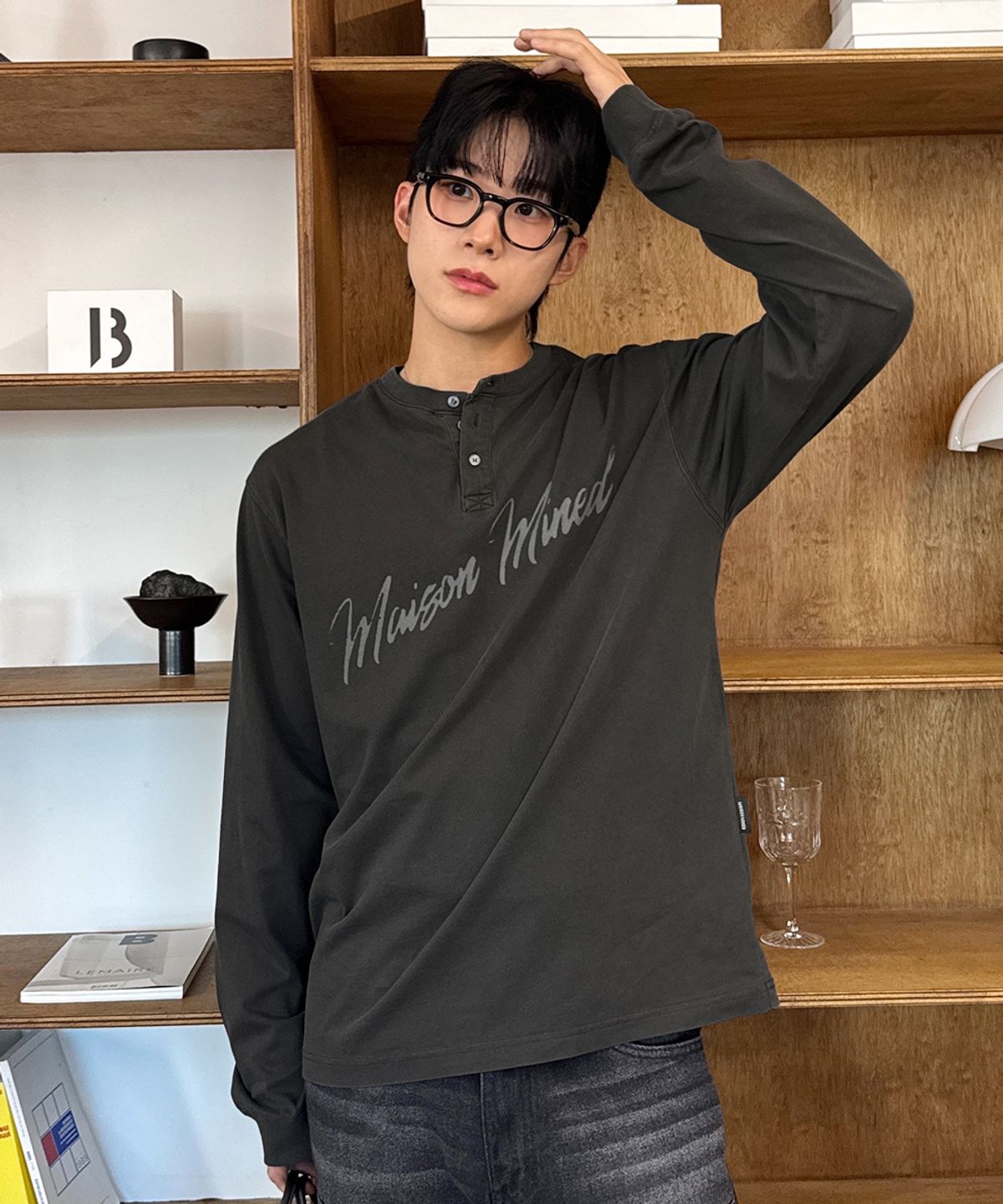 메종미네드(MAISON MINED) SCRIPT TYPE HENLEY NECK LONG SLEEVE BLACK