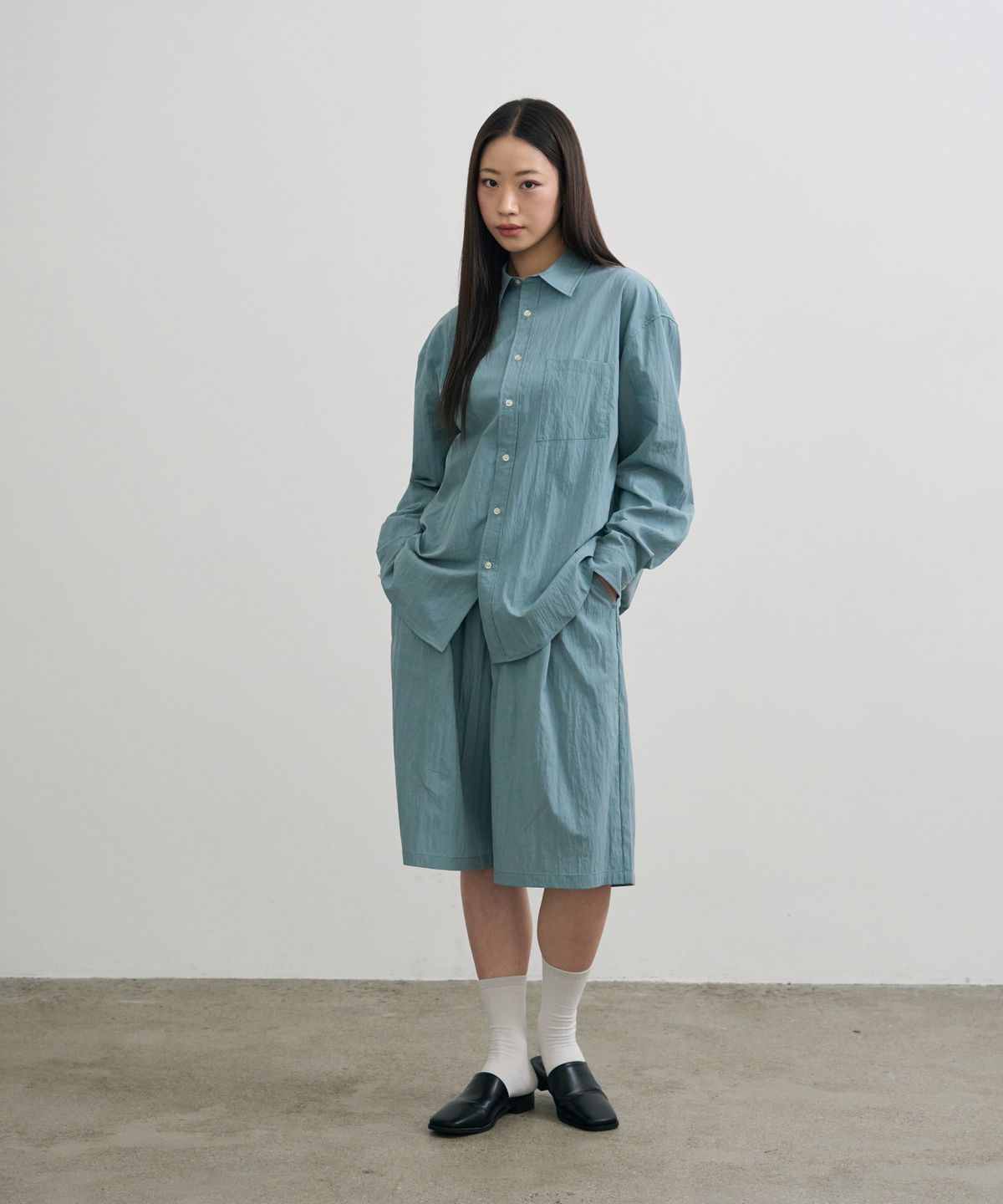 피아리(PIARI) 다이애그널 포켓 나일론 링클 셔츠(그레이시 블루)