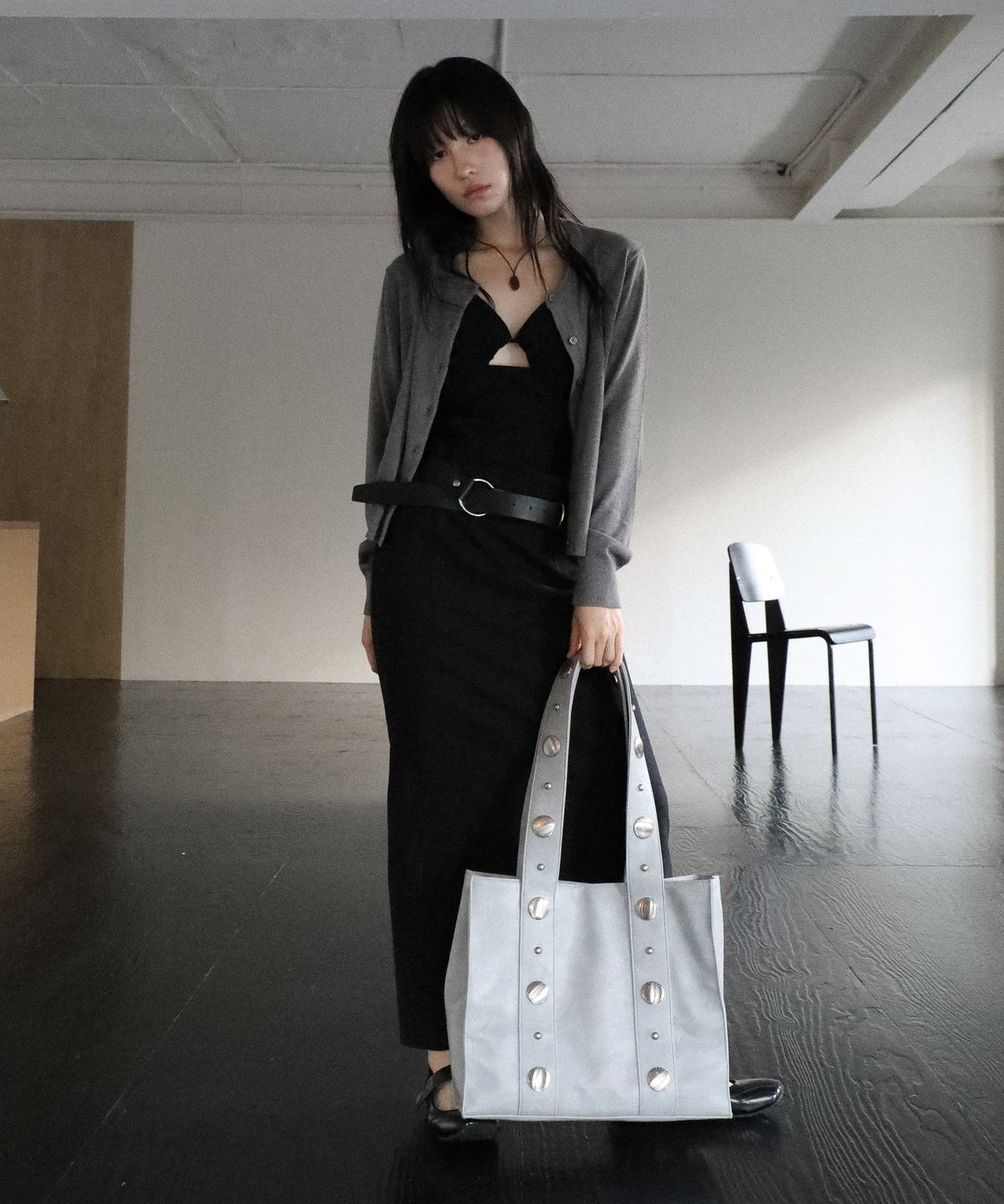 이우가마카라스(IUGAMAKARAS) Big Studded Shopper Bag (Sky Blue)