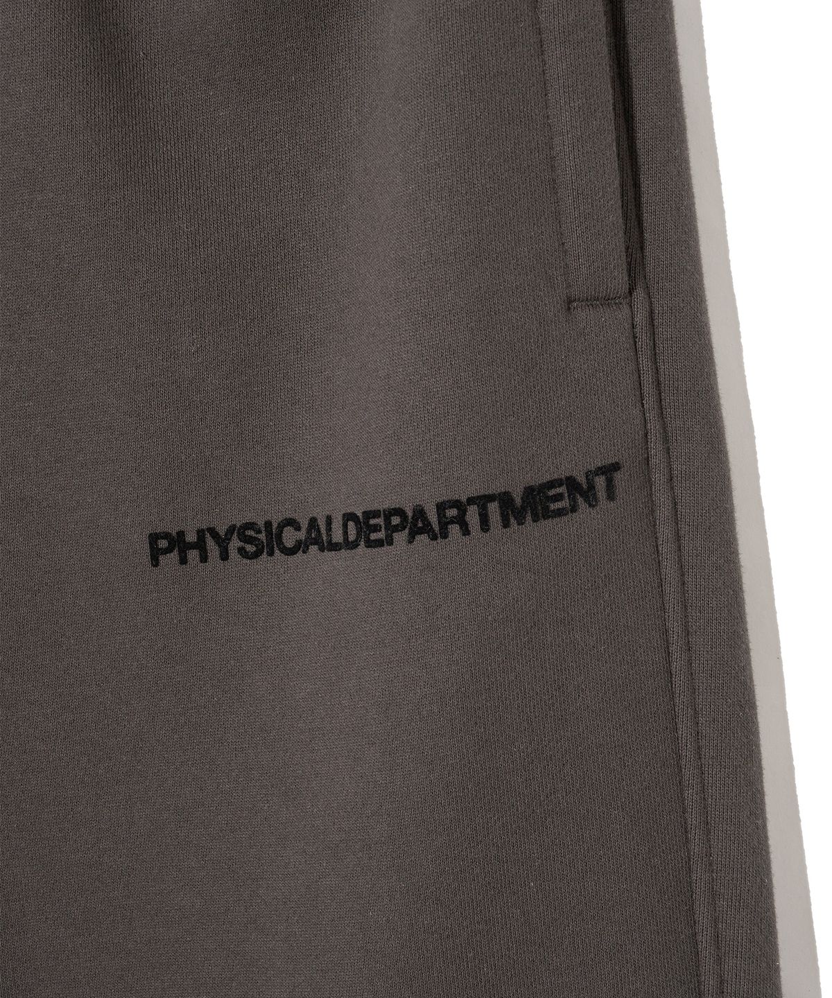 피지컬 디파트먼트(PHYSICAL DEPARTMENT) P-Dept 오리지널 로고 스웨트 팬츠 차콜