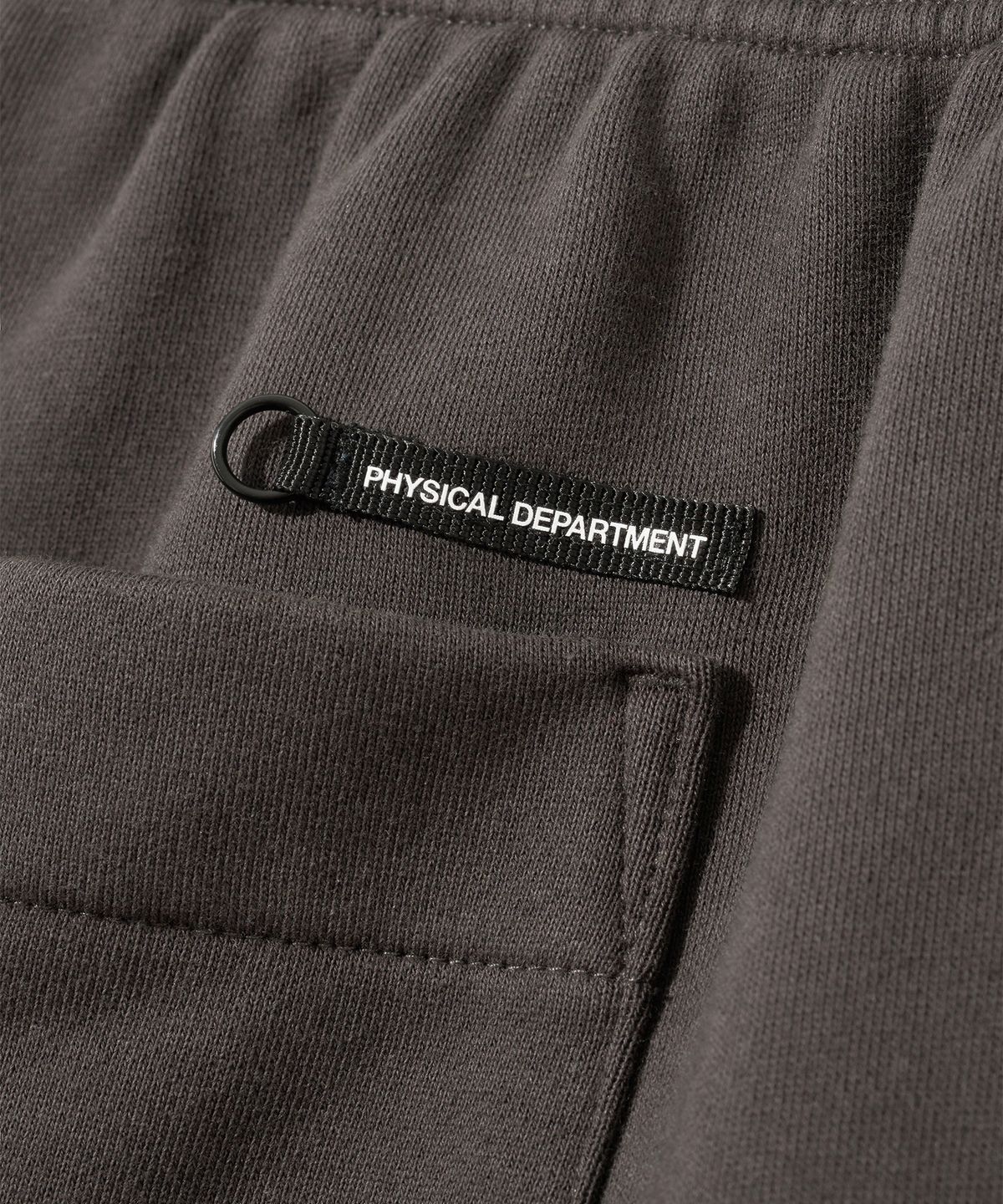 피지컬 디파트먼트(PHYSICAL DEPARTMENT) P-Dept 오리지널 로고 스웨트 팬츠 차콜