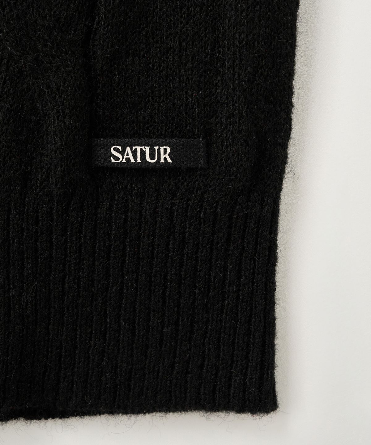 세터(SATUR) (W) 모헤어 크롭 니트 베스트 블랙