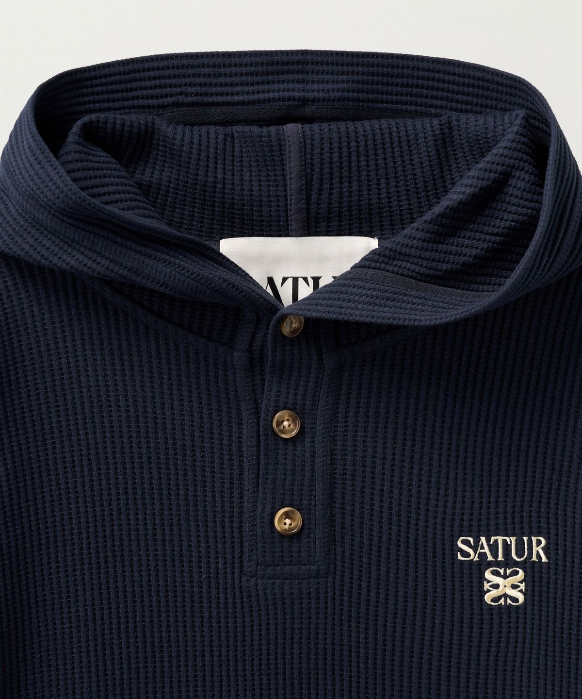 세터(SATUR) 하프 버튼 와플 후드 티셔츠 네이비
