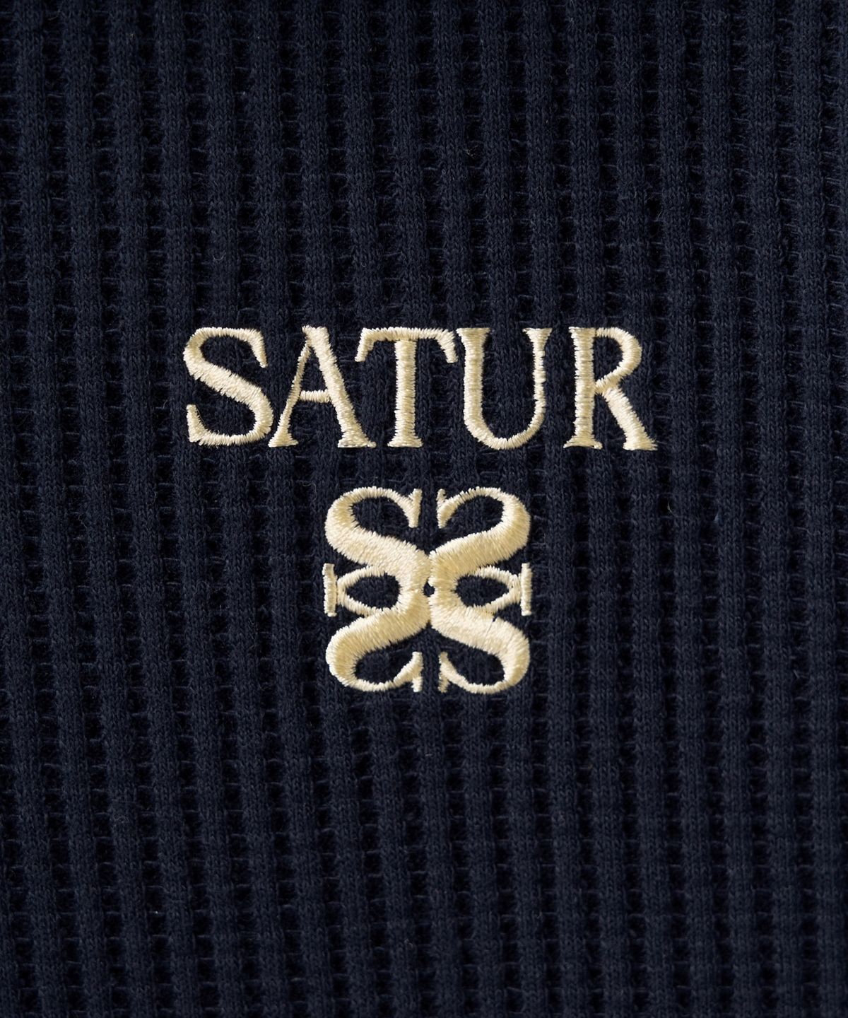 세터(SATUR) 하프 버튼 와플 후드 티셔츠 네이비
