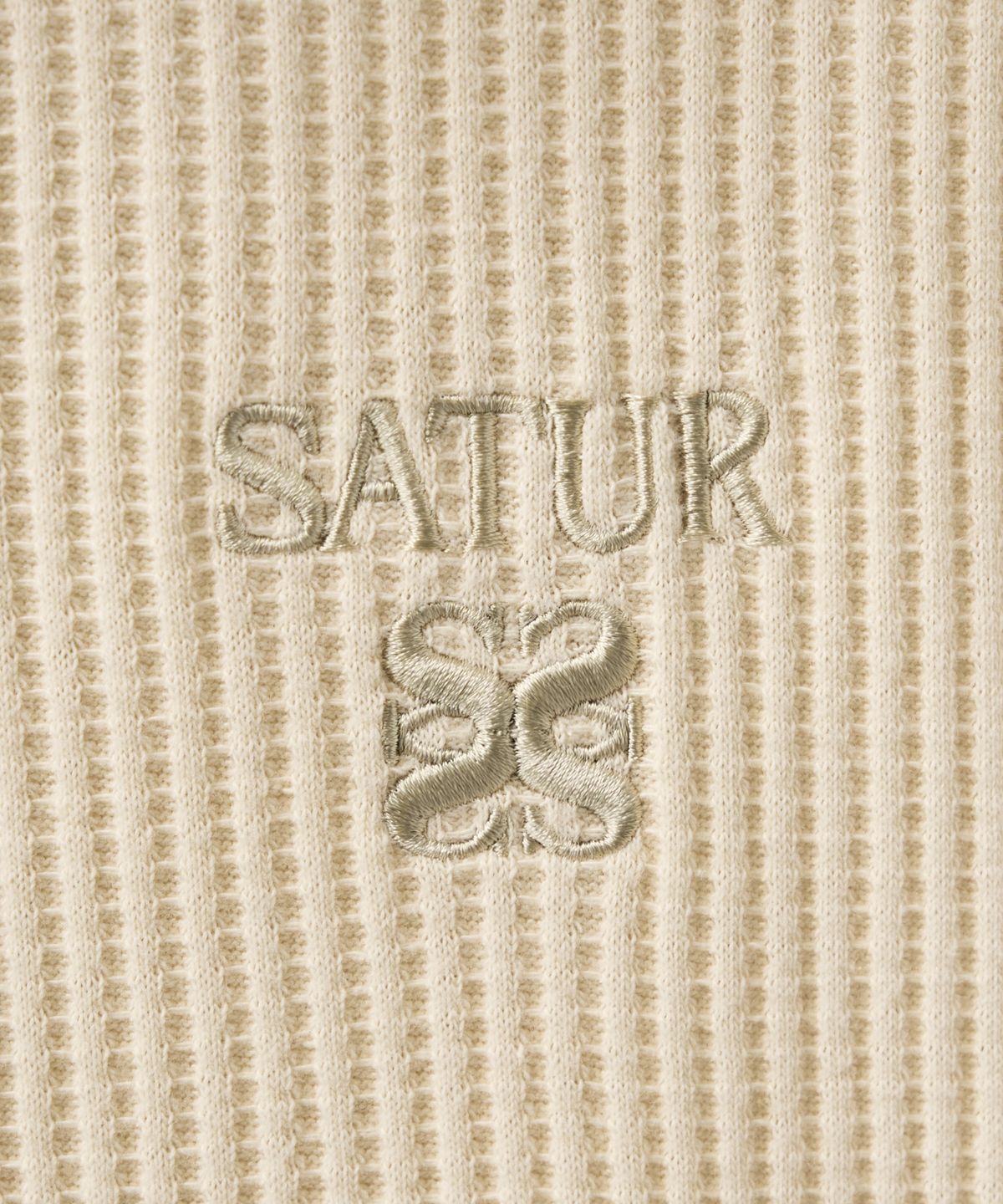 세터(SATUR) 하프 버튼 와플 후드 티셔츠 크림