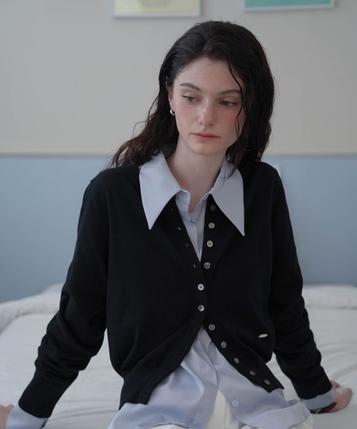 드헤베(DEHEVE) Signiture Pearl Button Cardigan [Black]