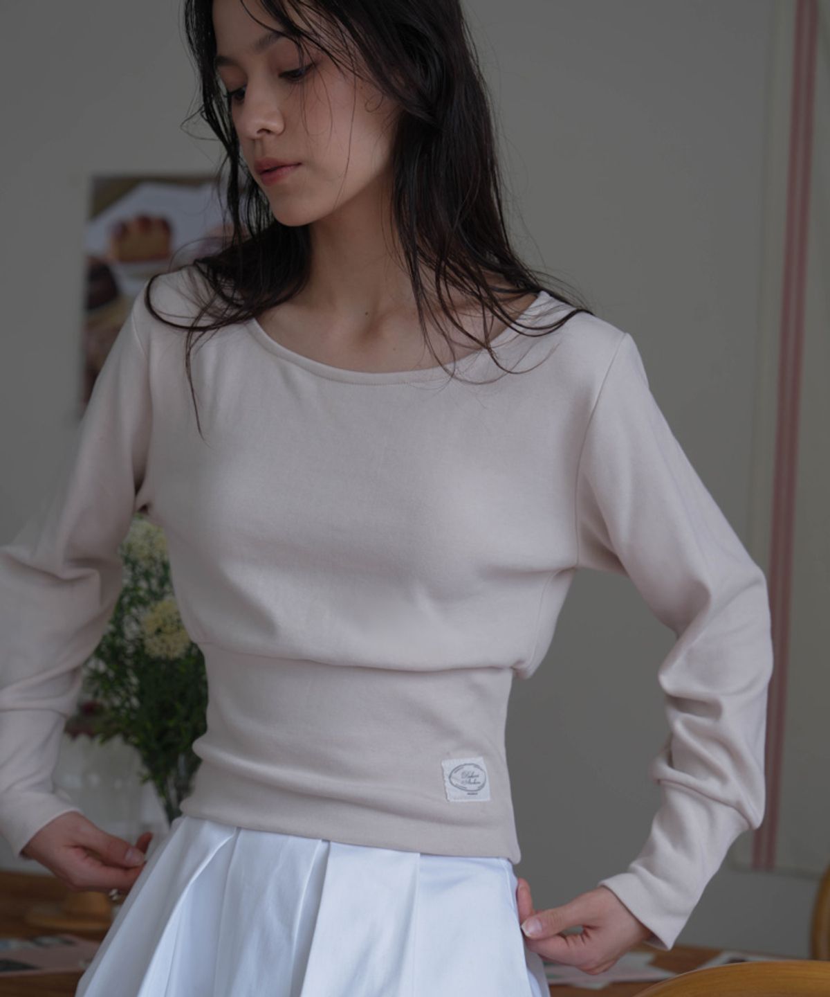드헤베(DEHEVE) Slim U-neck Long Sleeve [Beige]