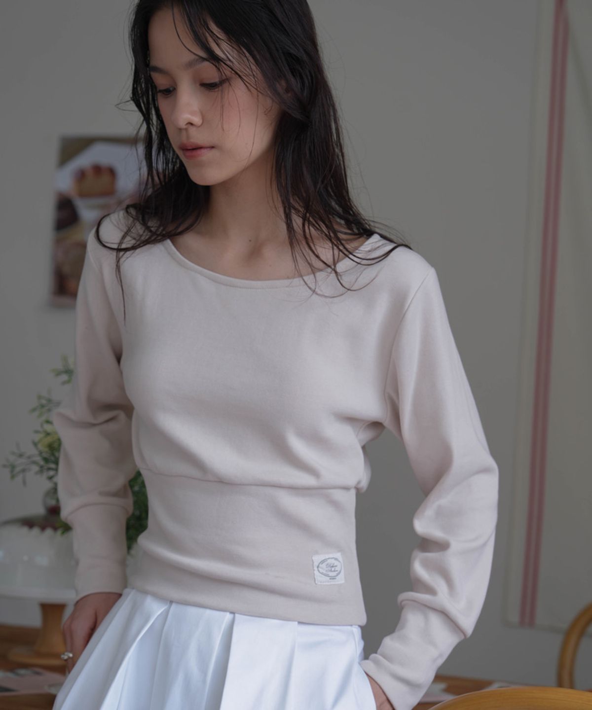 드헤베(DEHEVE) Slim U-neck Long Sleeve [Beige]