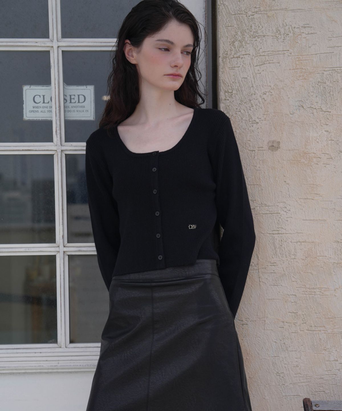 드헤베(DEHEVE) Round Ribbed Cardigan [Black]