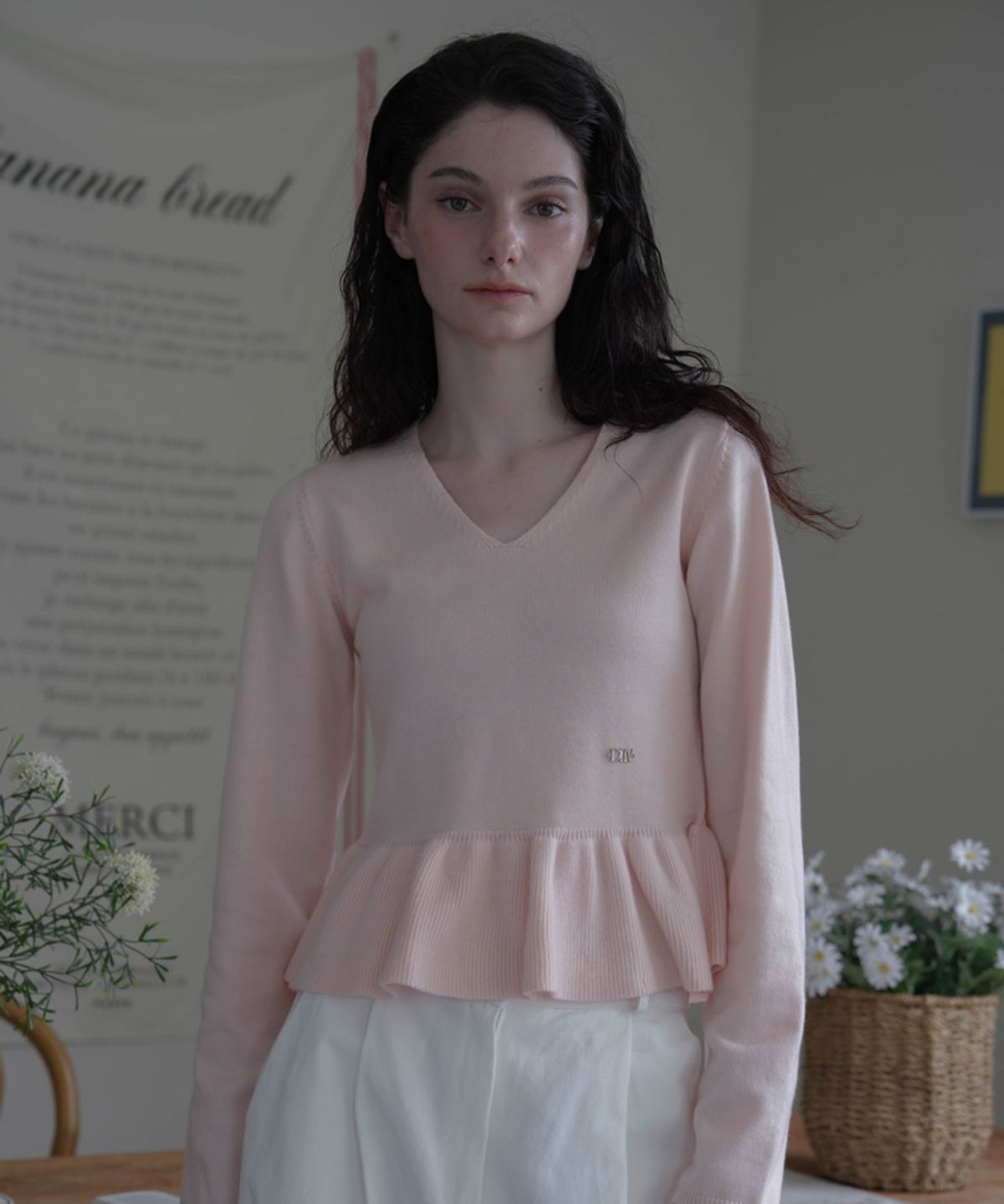 드헤베(DEHEVE) V-neck Flare Shirring Knit [Pink]