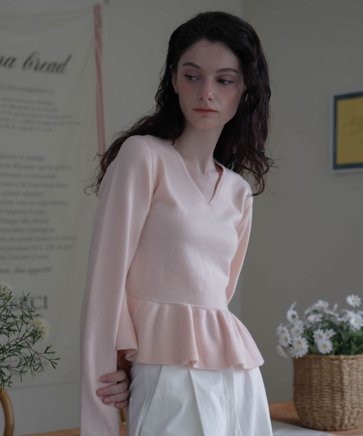 드헤베(DEHEVE) V-neck Flare Shirring Knit [Pink]