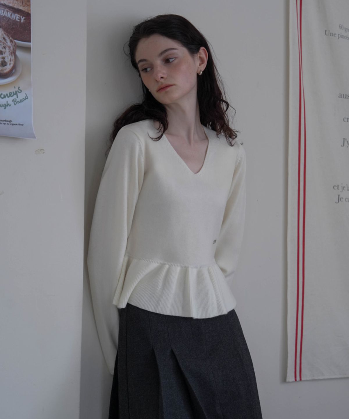 드헤베(DEHEVE) V-neck Flare Shirring Knit [Ivory]