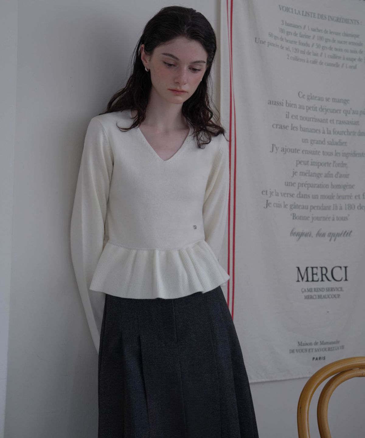 드헤베(DEHEVE) V-neck Flare Shirring Knit [Ivory]