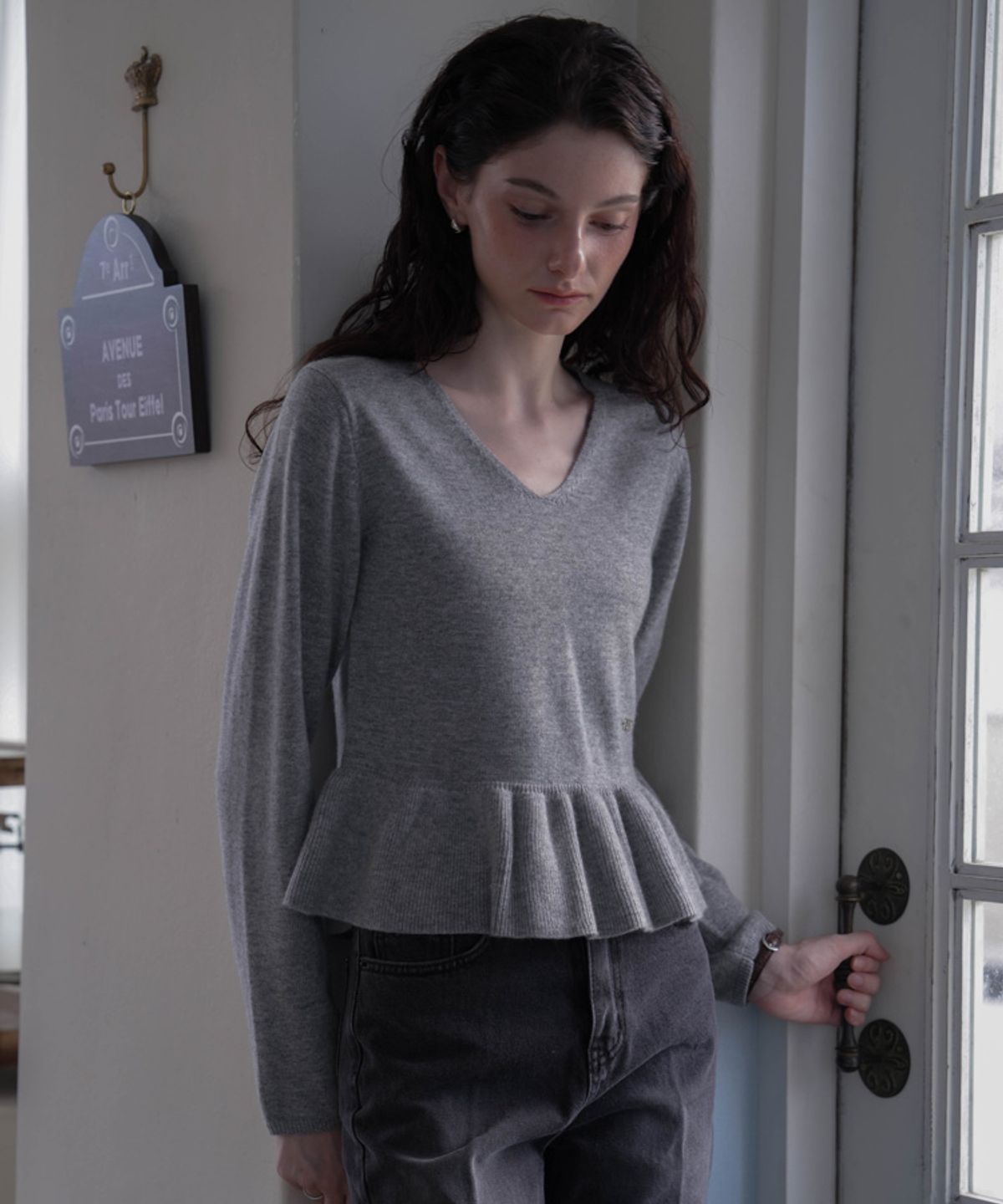 드헤베(DEHEVE) V-neck Flare Shirring Knit [Gray]