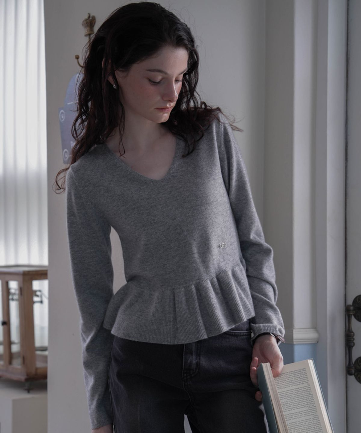 드헤베(DEHEVE) V-neck Flare Shirring Knit [Gray]