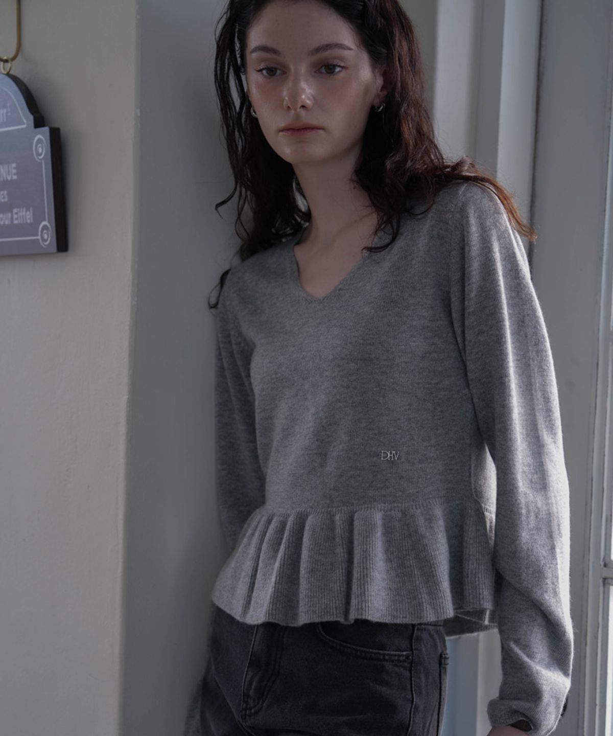 드헤베(DEHEVE) V-neck Flare Shirring Knit [Gray]