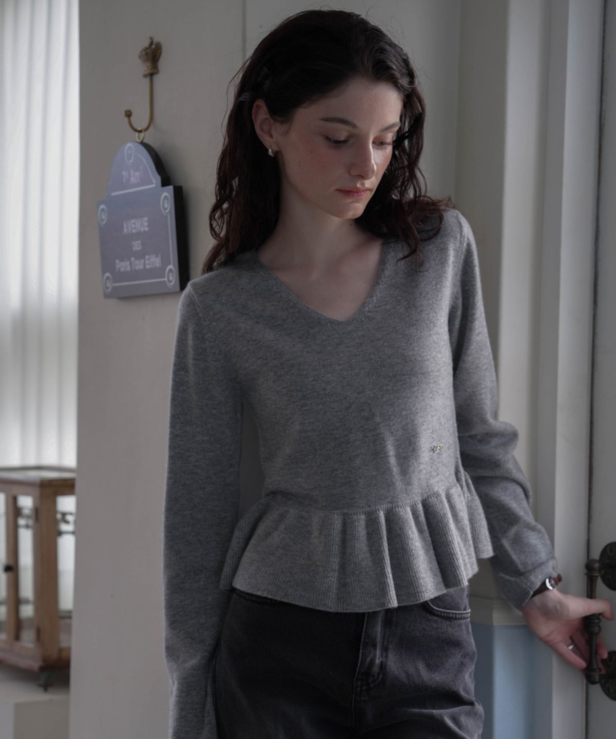 드헤베(DEHEVE) V-neck Flare Shirring Knit [Gray]