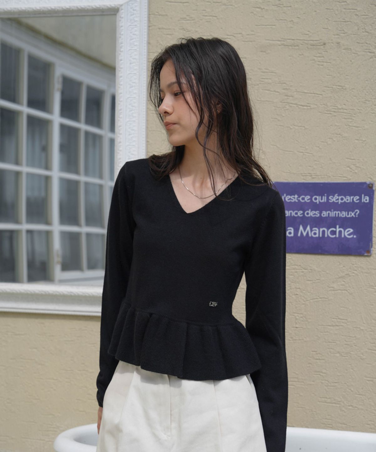 드헤베(DEHEVE) V-neck Flare Shirring Knit [Black]
