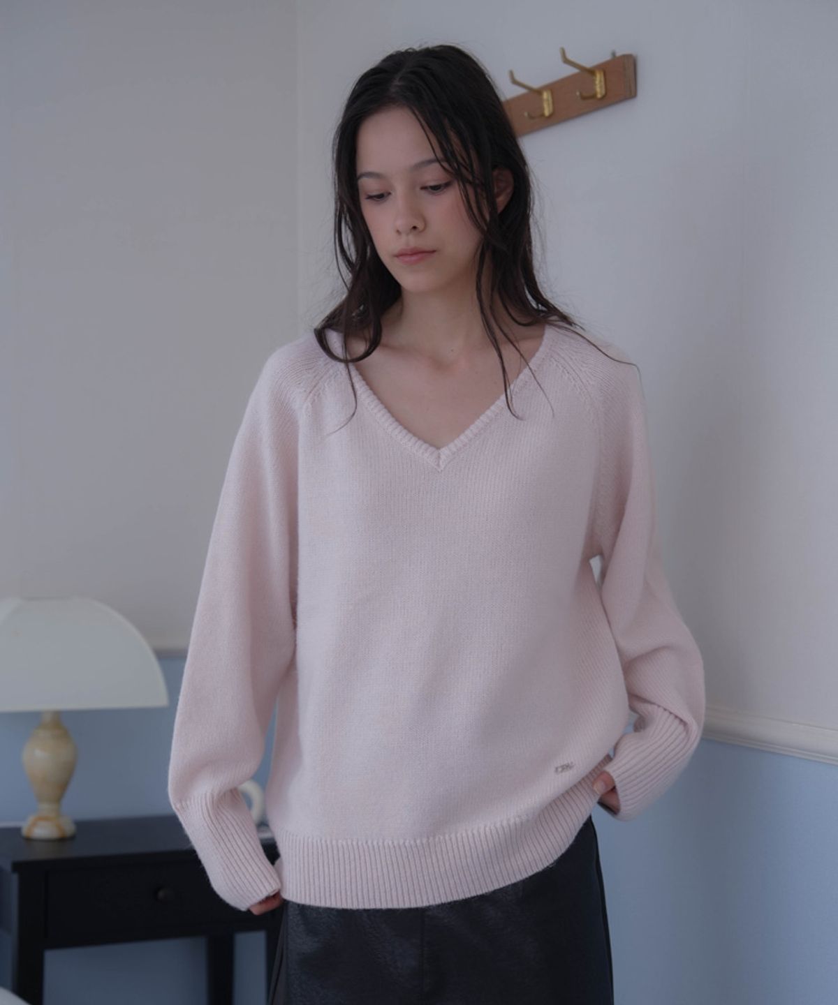 드헤베(DEHEVE) Classic V-neck Knit [Pink]