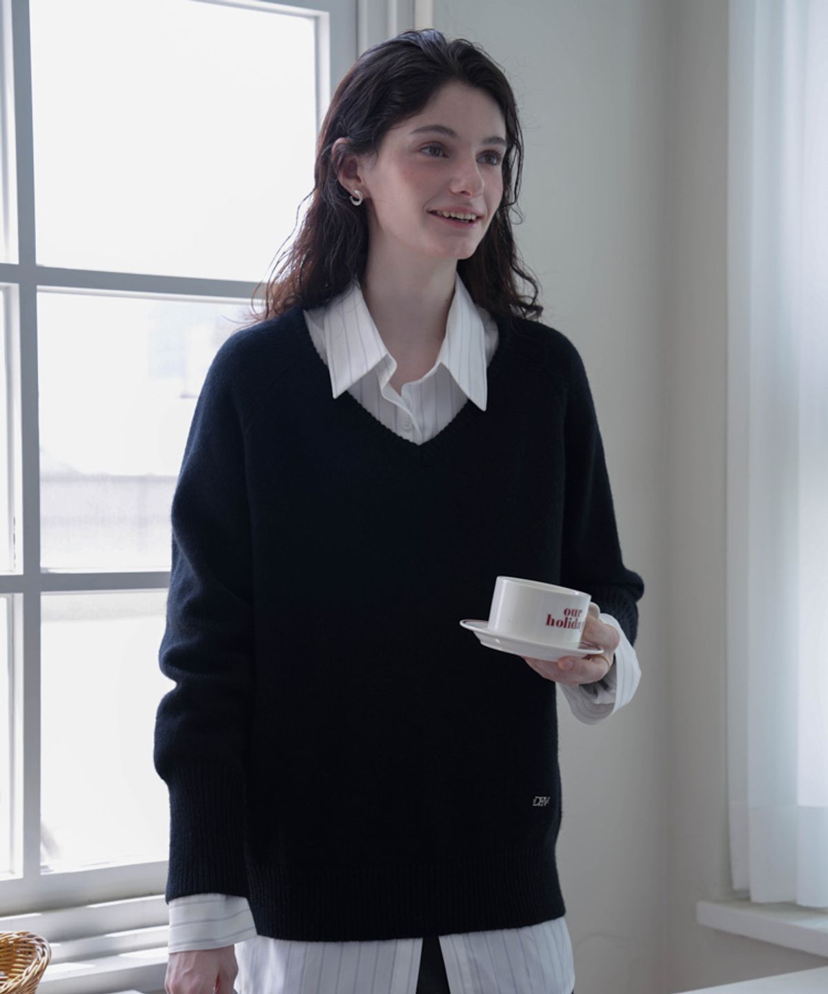 드헤베(DEHEVE) Classic V-neck Knit [Black]