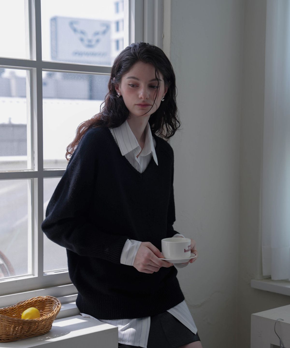 드헤베(DEHEVE) Classic V-neck Knit [Black]