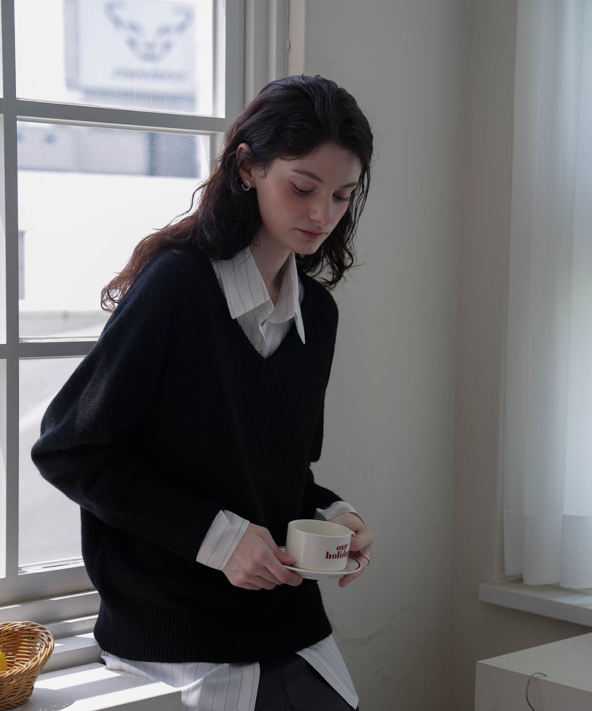 드헤베(DEHEVE) Classic V-neck Knit [Black]
