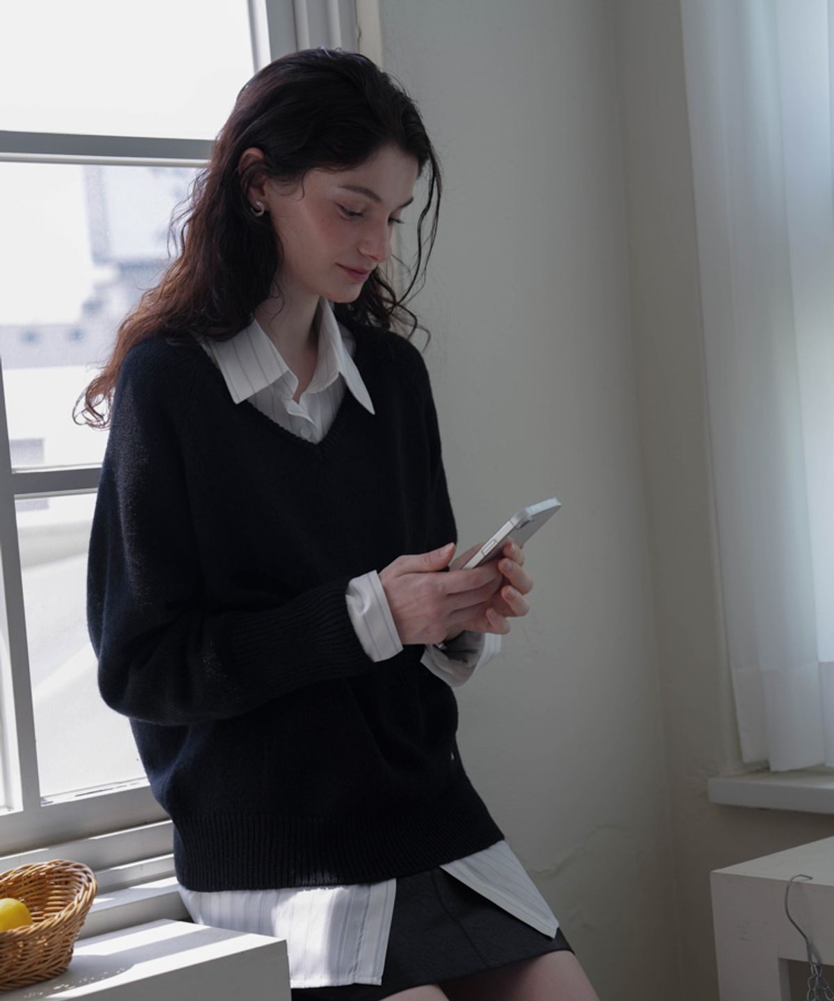 드헤베(DEHEVE) Classic V-neck Knit [Black]
