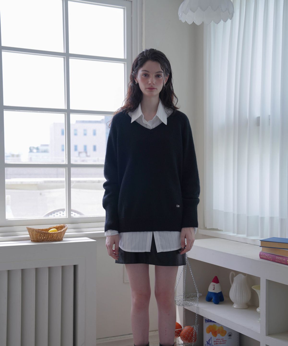 드헤베(DEHEVE) Classic V-neck Knit [Black]