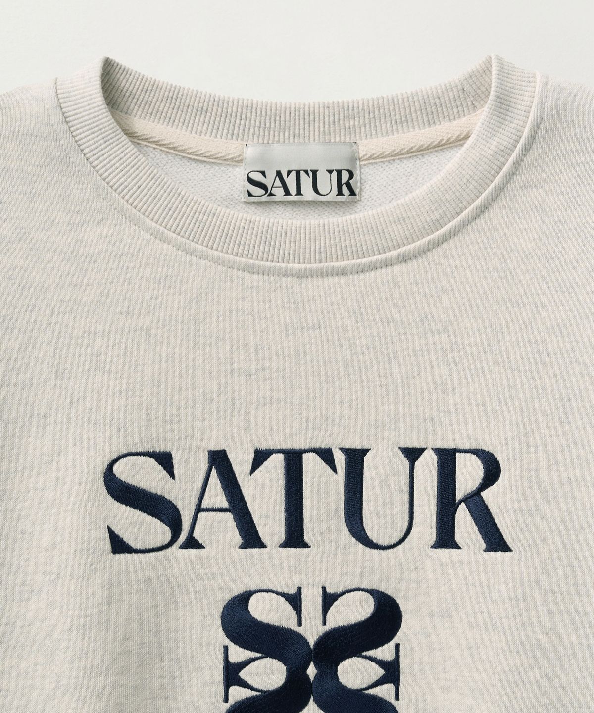 세터(SATUR) (W) 클래식 로고 크롭 스웨트셔츠 멜란지 아이보리