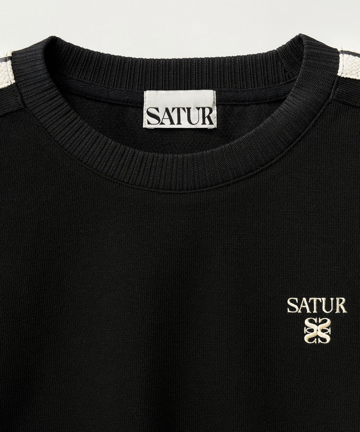 세터(SATUR) (W) 로턴 크롭 스웨트셔츠 블랙