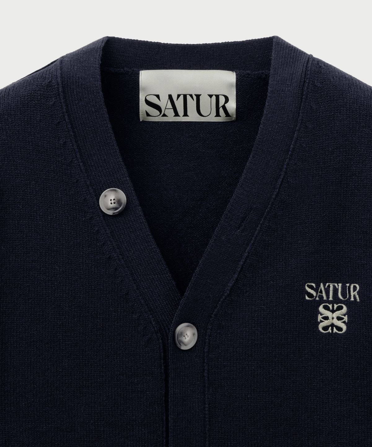 세터(SATUR) 아웃라인 베이직 브이넥 가디건 네이비