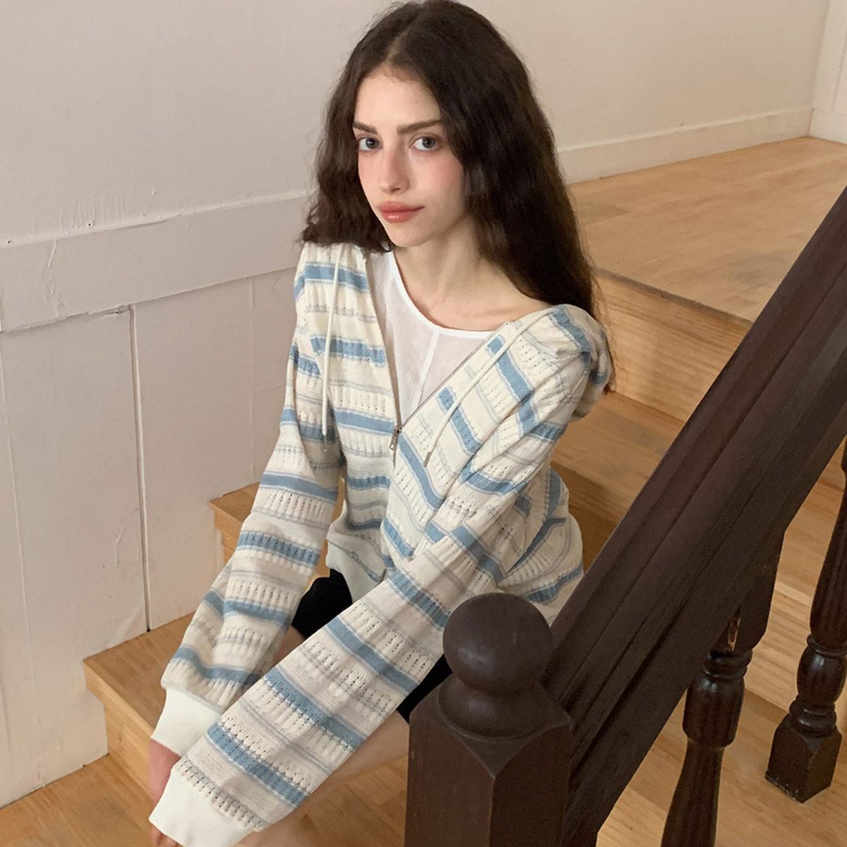리리수(LILISU) Mari Hoodie / Blue Ivory