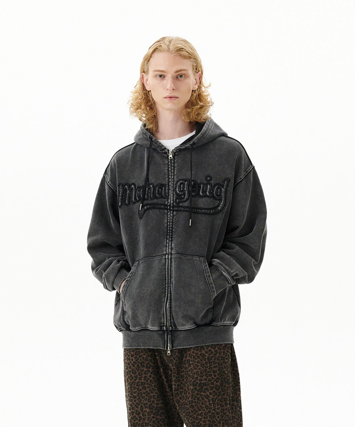 마하그리드(MAHAGRID) WASHED CUT OFF APPLIQUE HOOD ZIP UP BLACK(MG2FFMM496A)