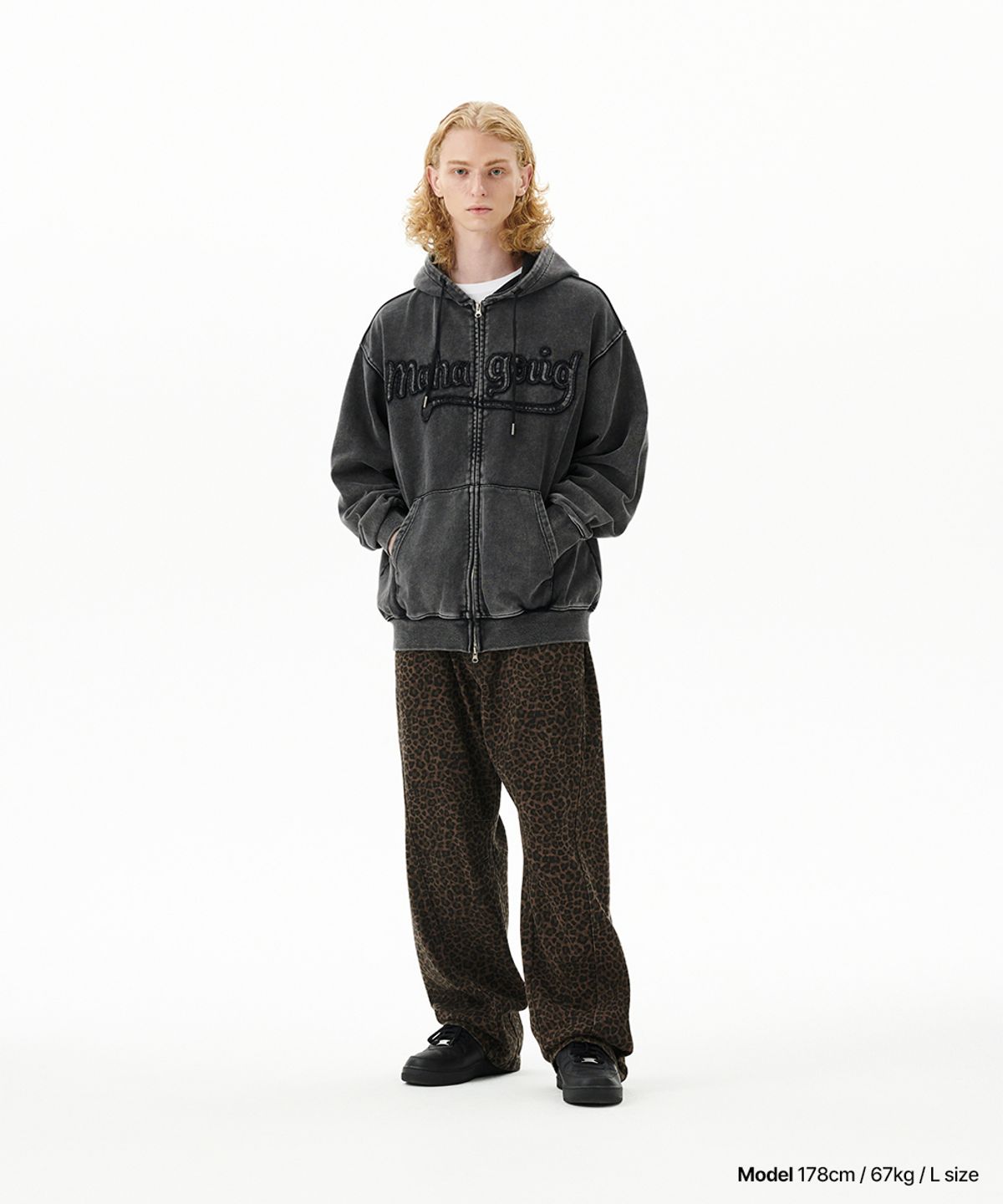 마하그리드(MAHAGRID) WASHED CUT OFF APPLIQUE HOOD ZIP UP BLACK(MG2FFMM496A)