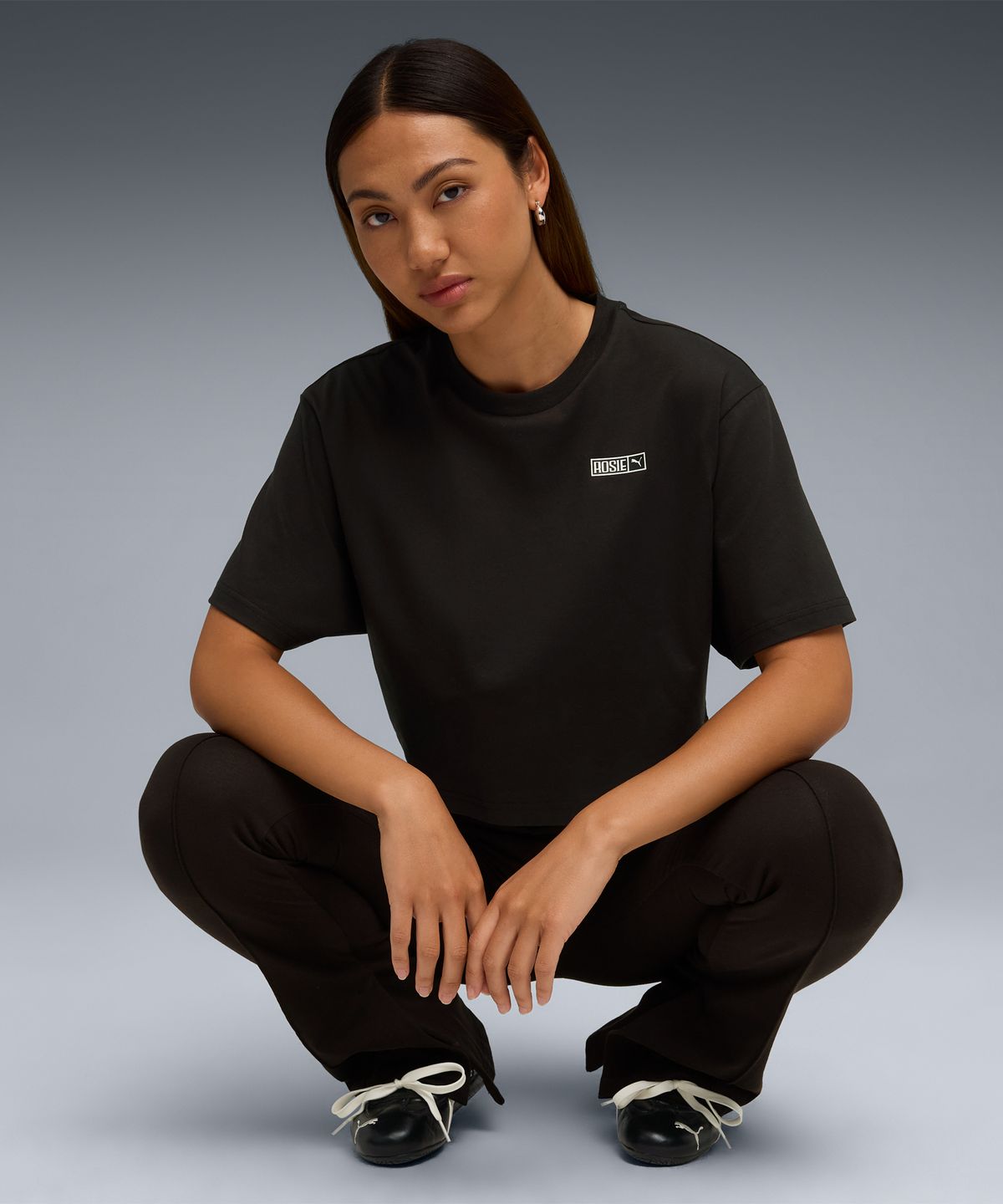 푸마(PUMA) 푸마 x 로제 릴렉스드 티 - 블랙 / 633806-01