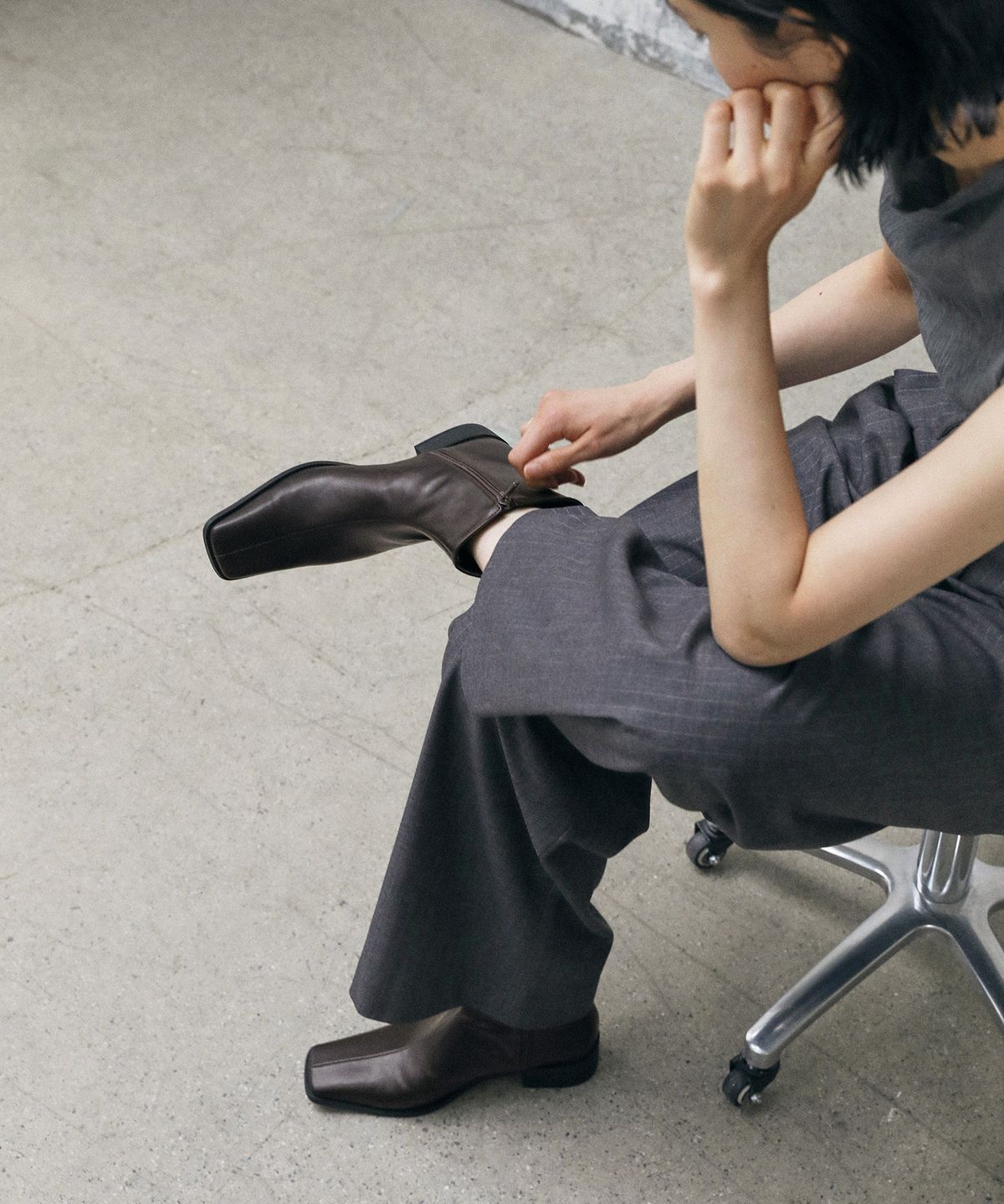 에퓨레(EPURE) HAUN Square Ankle Boots (2color)