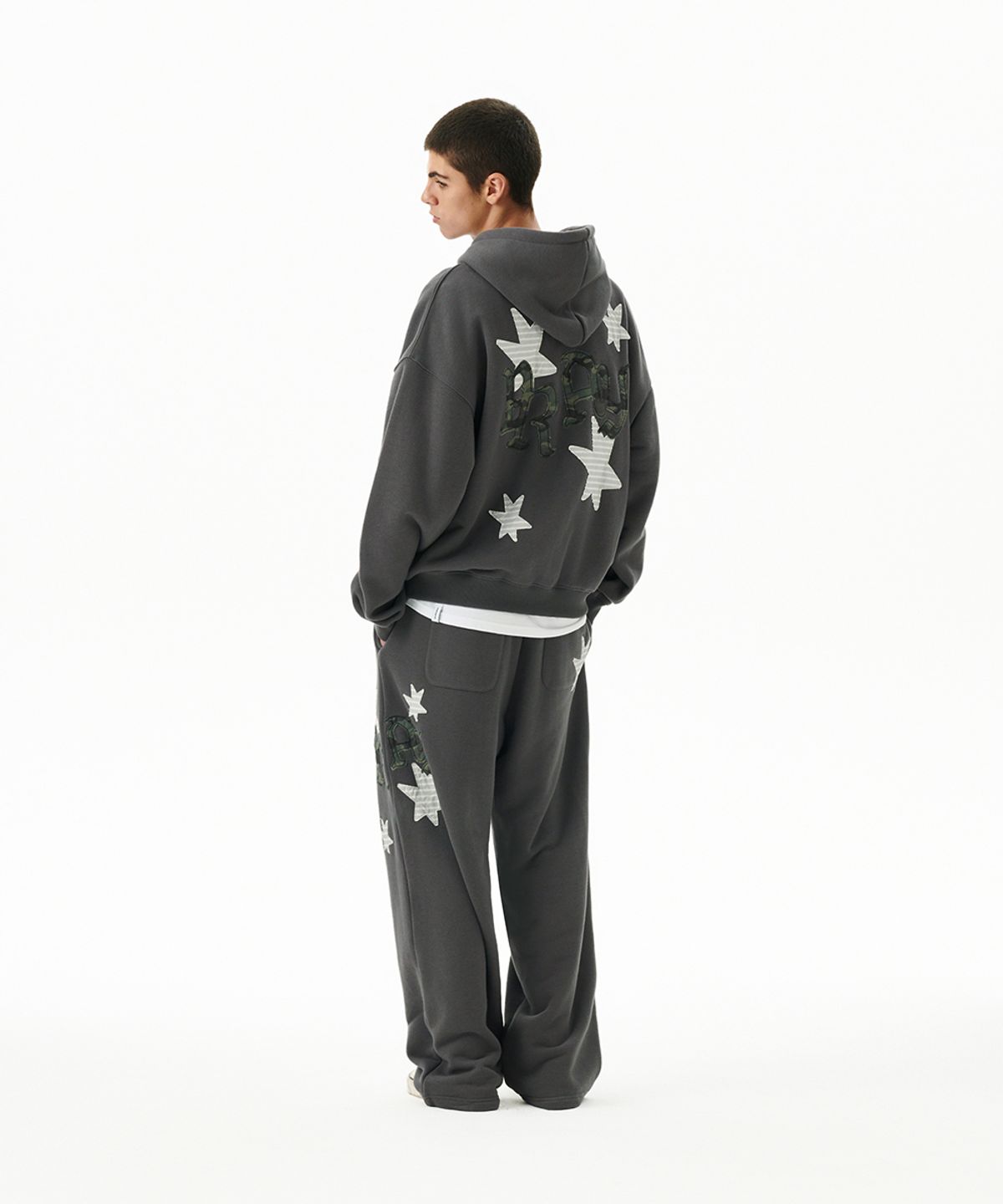 마하그리드(MAHAGRID) PRAY APPLIQUE ZIP UP HOODIE CHARCOAL(MG2FFMM495A)