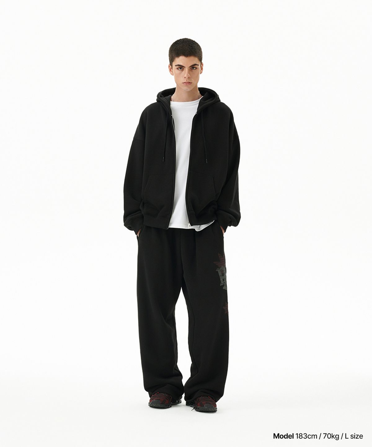 마하그리드(MAHAGRID) PRAY APPLIQUE SWEAT PANT BLACK(MG2FFMPA05A)