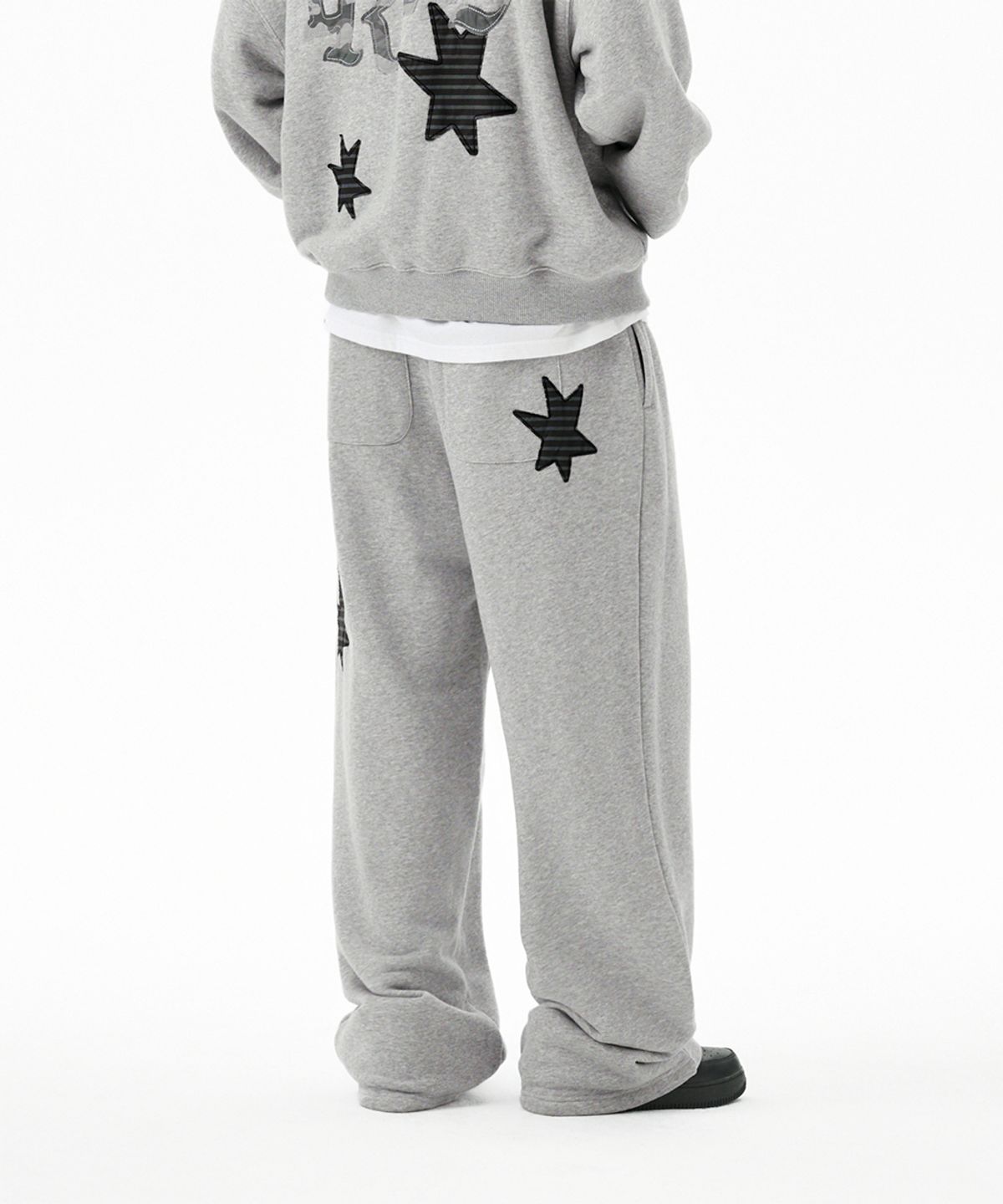 마하그리드(MAHAGRID) PRAY APPLIQUE SWEAT PANT GREY(MG2FFMPA05A)