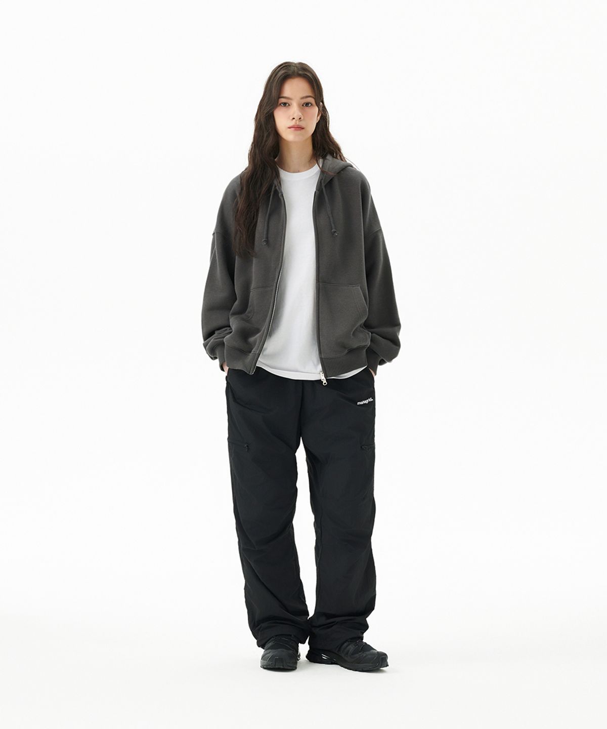 마하그리드(MAHAGRID) PRAY APPLIQUE SWEAT PANT CHARCOAL(MG2FFMPA05A)