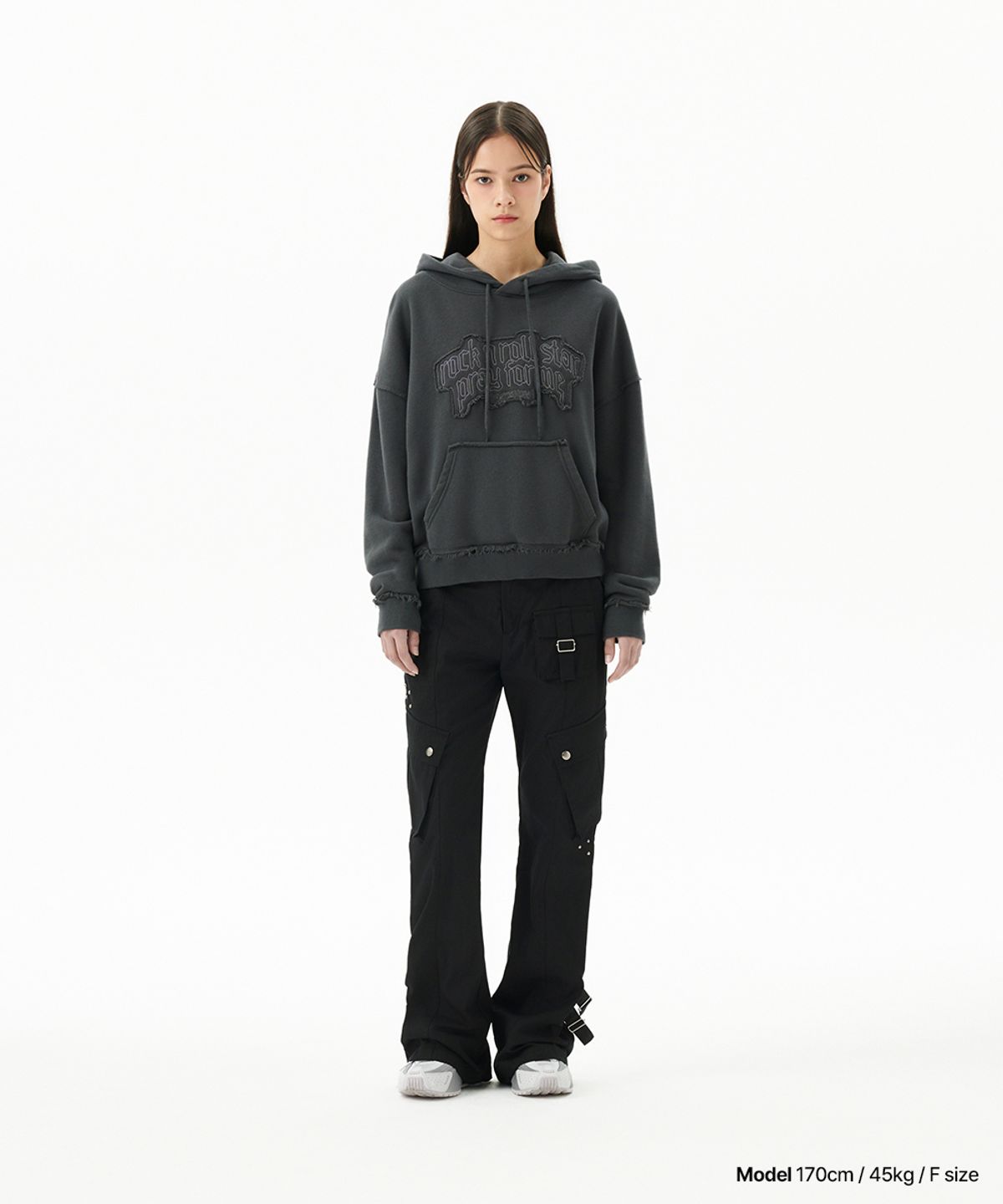 마하그리드(MAHAGRID) RAW CUT PRAY CROP HOODIE CHARCOAL(MG2FFFM418A)
