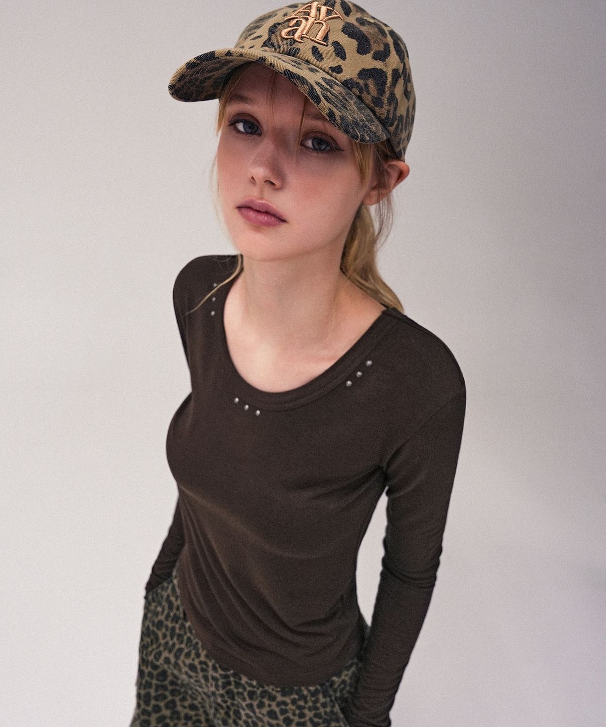 어반드레스(AVANDRESS) Glow Stud Tee_4Colors