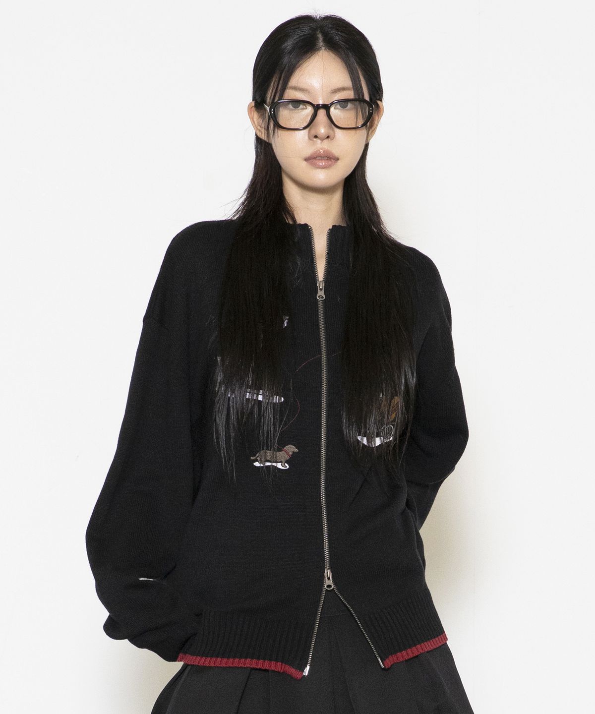 글랙(GLACK) GNT076 조제 두들 자수 니트 집업 (BLACK)