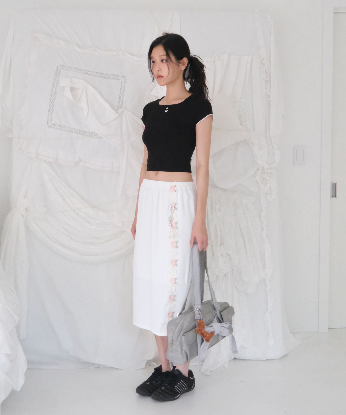시월107(SIWL107) Kitten Crop Tee (Black)
