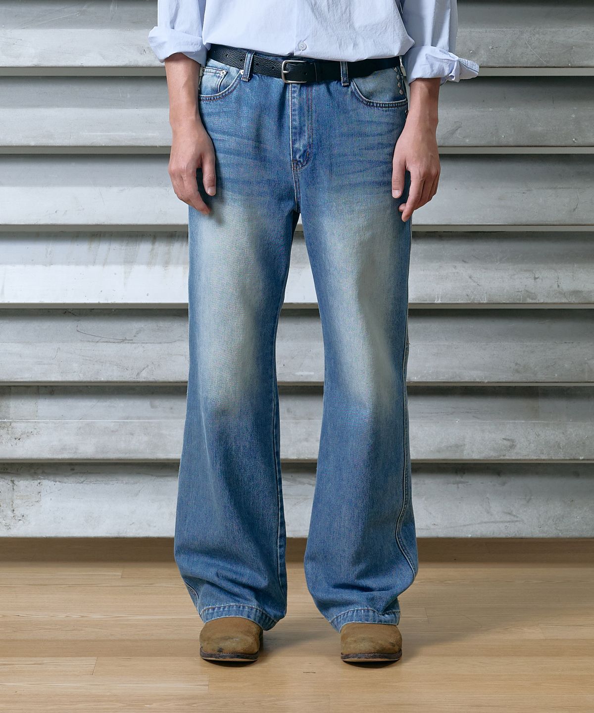 웨스켄(WESKEN) [UNISEX] STUDDED SEMI BOOTCUT DENIM PANTS (MID BLUE)