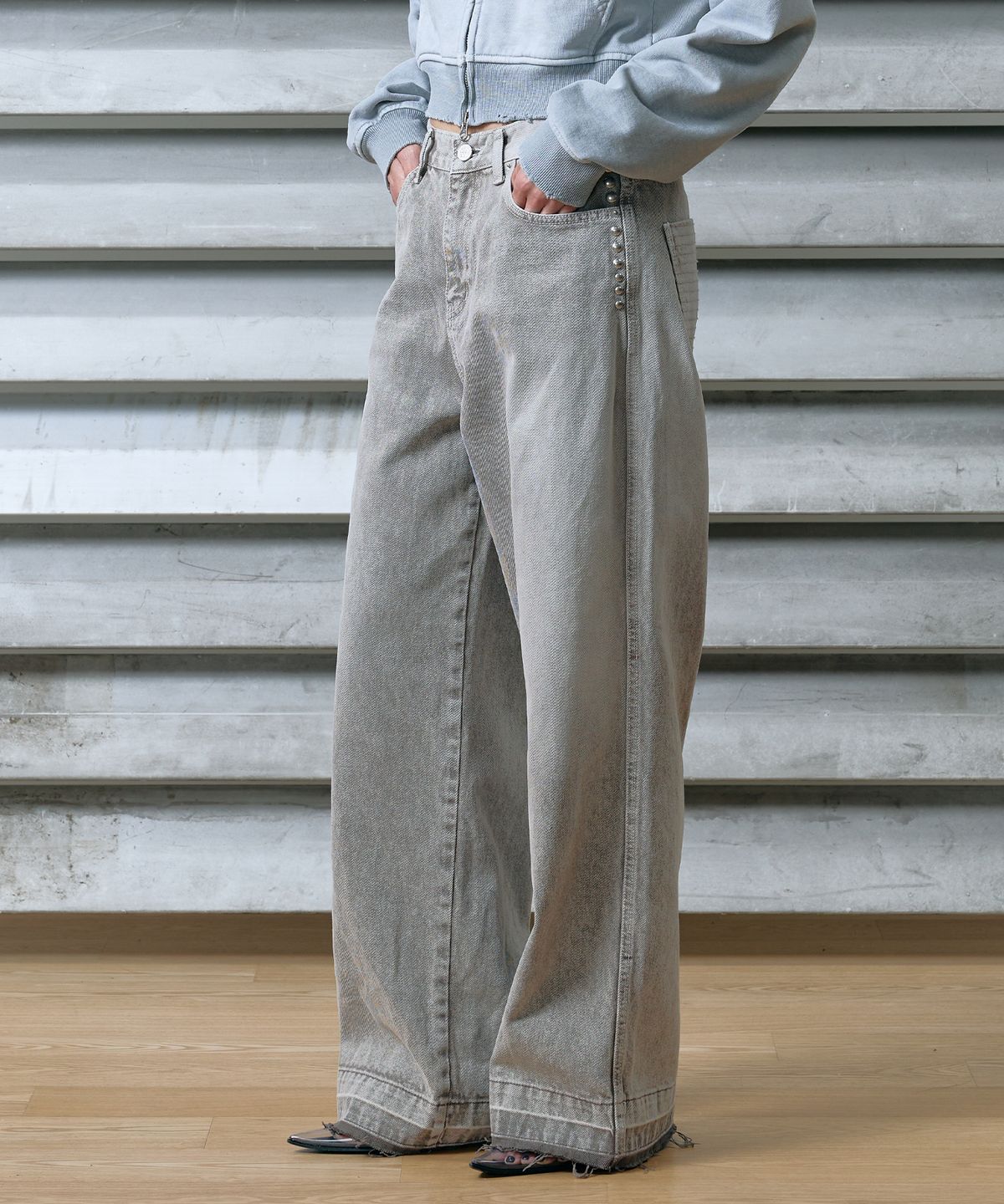 웨스켄(WESKEN) [UNISEX] STUDDED SEMI WIDE DYING PANTS (TAUPE)
