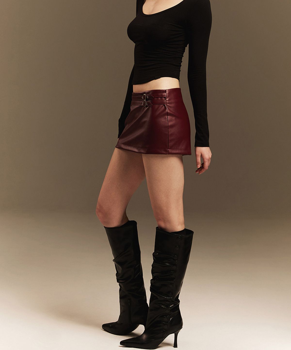 에이알유(A.R.U) LEATHER LOW SKIRT