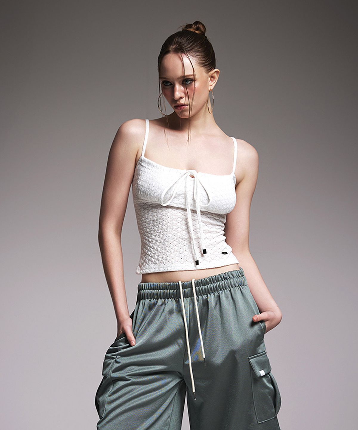 에이알유(A.R.U) LACE TIE TOP
