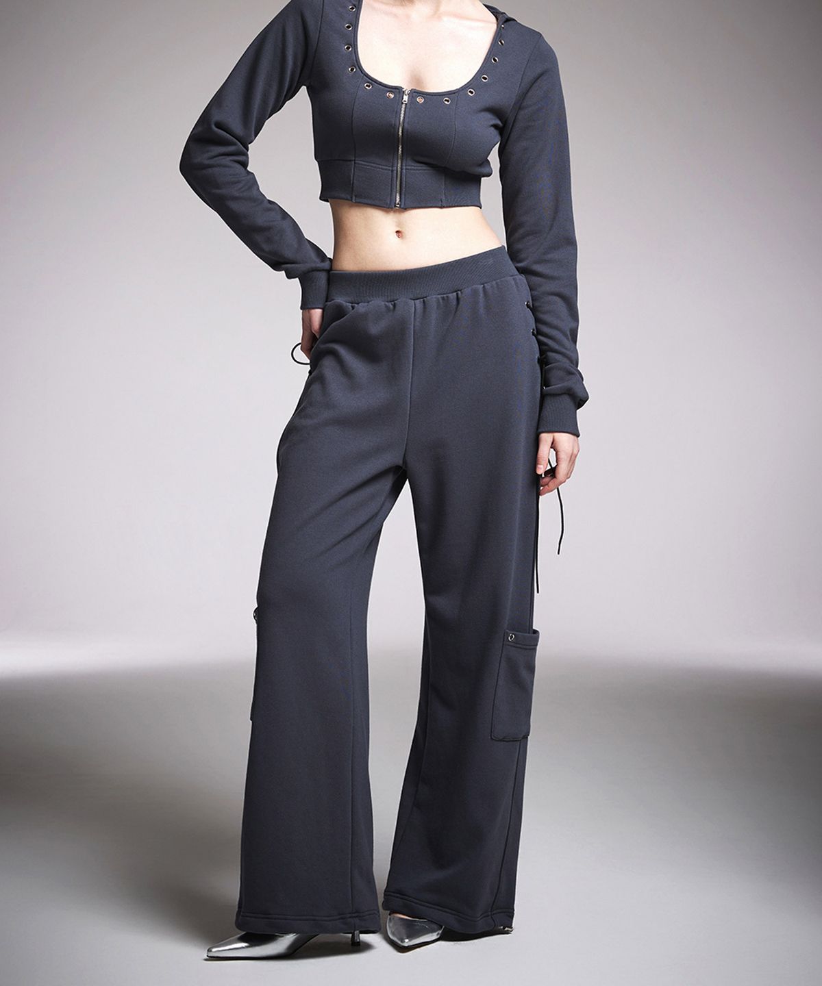 에이알유(A.R.U) EYELET TRIM PANTS